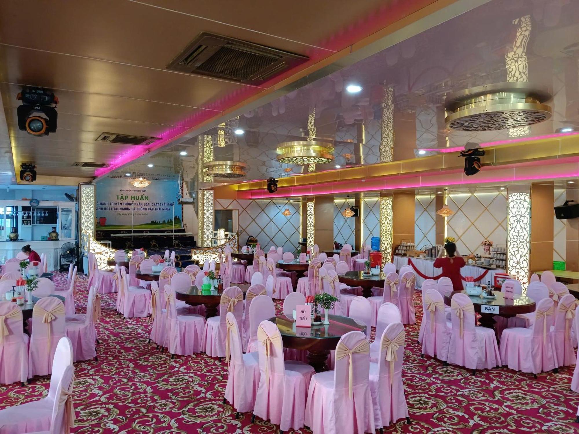 Nhat Quy Hotel Tay Ninh ภายนอก รูปภาพ